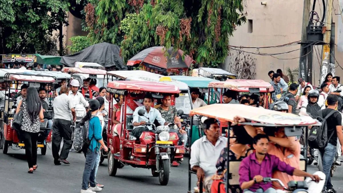 काशीपुर: शहर के ई-रिक्शे बने रास्ते का रोड़ा, दिनों दिन होता जा रहा संख्या में इजाफा