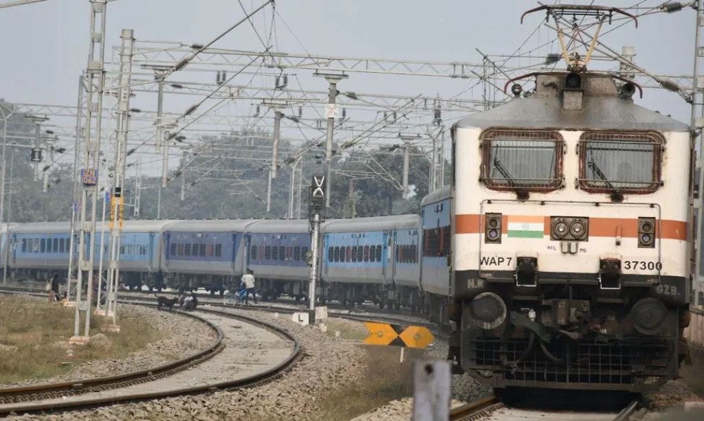 बरेली: 2023 तक इज्जतनगर मंडल में दौड़ेंगी सिर्फ इलेक्ट्रिक ट्रेनें