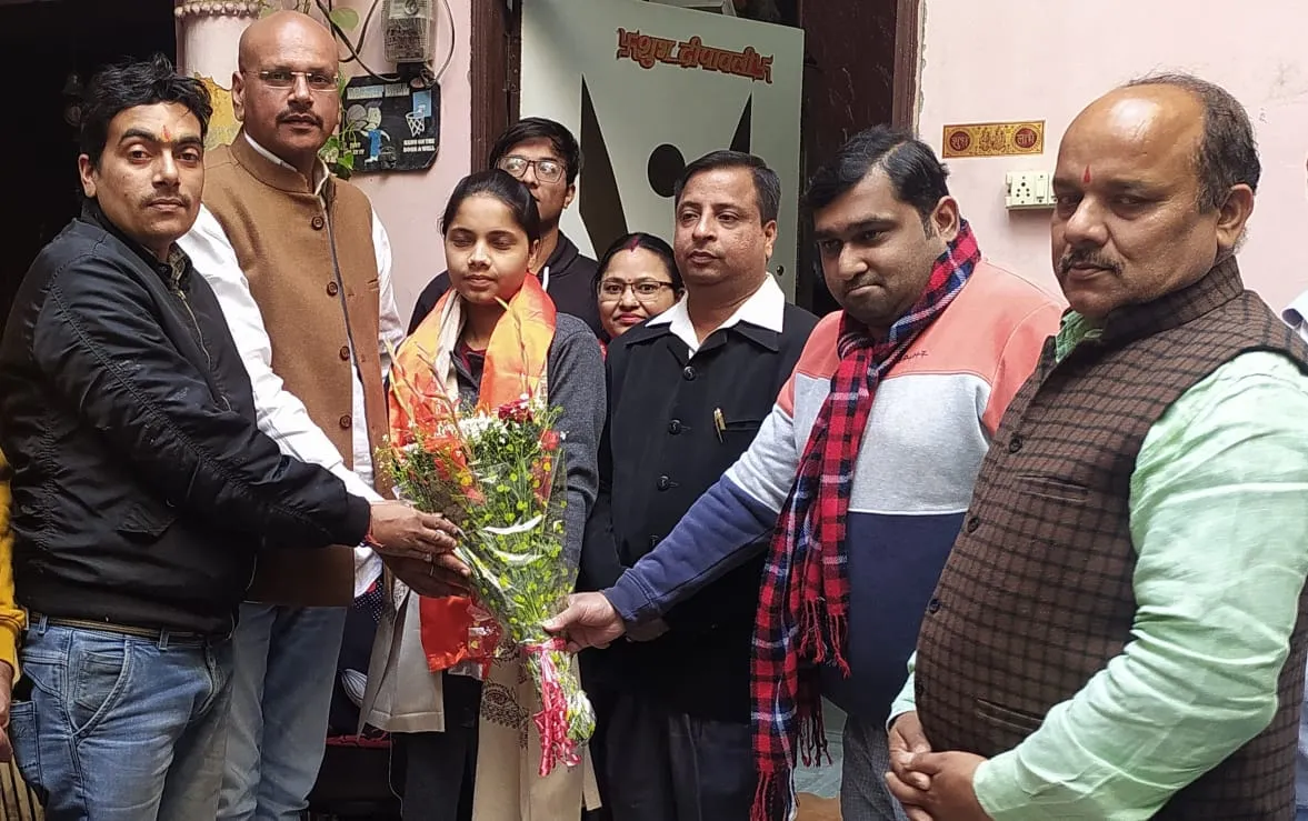 मेरठ: बहादुर बिटिया रिया को वैश्य समाज ने किया सम्मानित, पुरस्कार राशि भी सौंपी