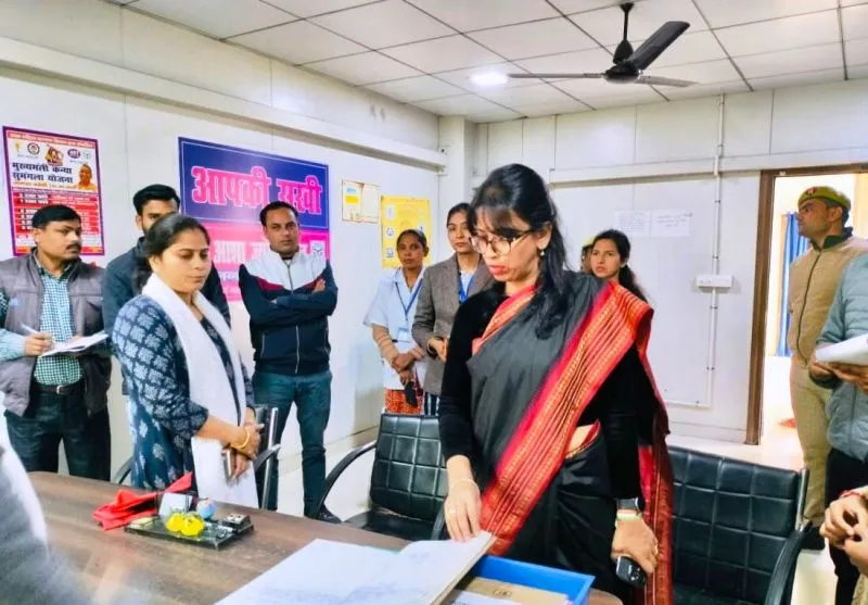 बरेली: वन स्टॉप सेंटर और राजकीय महिला शरणालय में महिलाएं बनेंगी हुनरमंद, कमिश्नर ने लिया जायजा