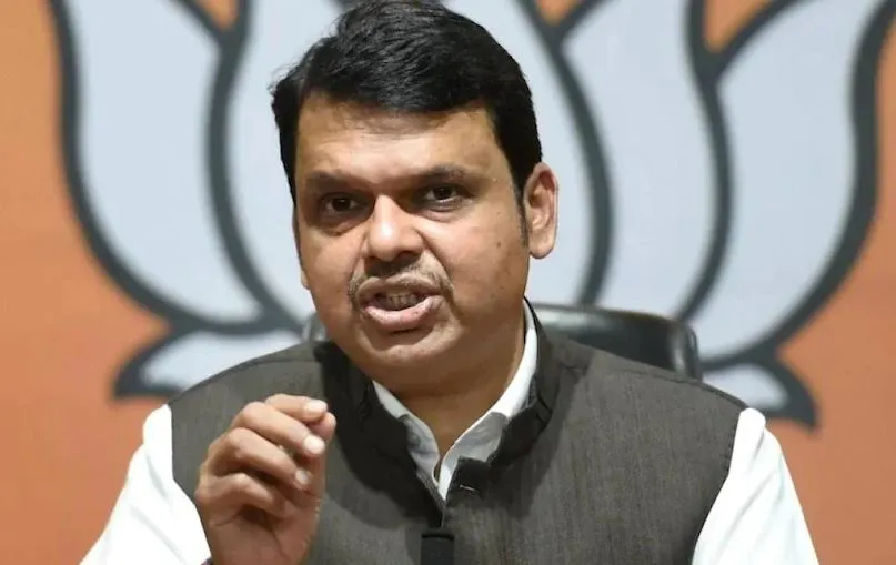 कर्नाटक के विवादित क्षेत्रों में मंत्रियों के दौरे पर अंतिम निर्णय शिंदे लेंगे: फडणवीस 