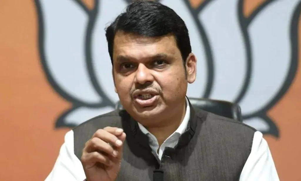 मुंबई महाराष्ट्र की है, ‘किसी के बाप की नहीं: फडणवीस 
