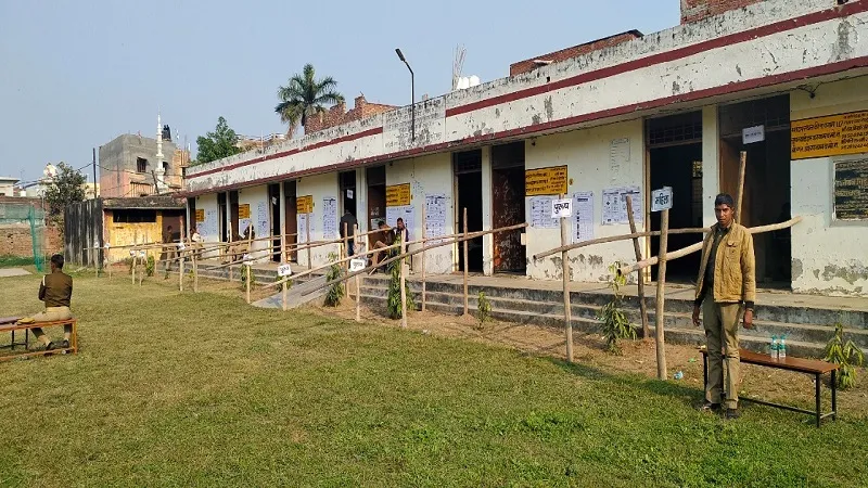 रामपुर उपचुनाव में 33.94 प्रतिशत मतदान, सपा ने लगाया मुस्लिमों को वोट डालने से रोकने का आरोप