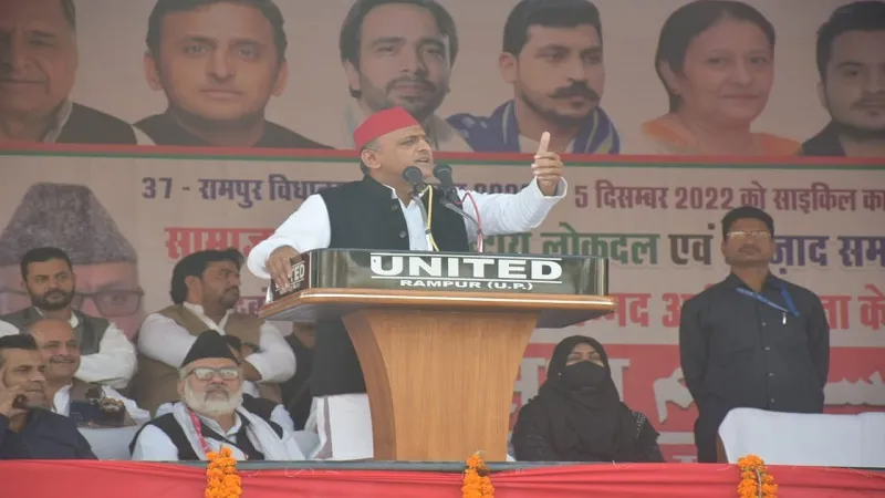 सौ विधायक साथ लाएं और अपनी सरकार बना लें दोनों उप मुख्यमंत्री : अखिलेश