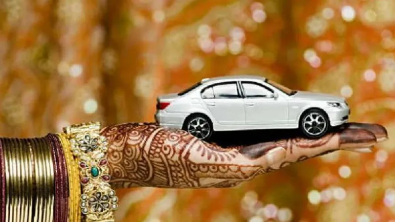 मुरादाबाद : बेघर करने वाले ससुरालियों से महिला ने मांगा दहेज का सामान