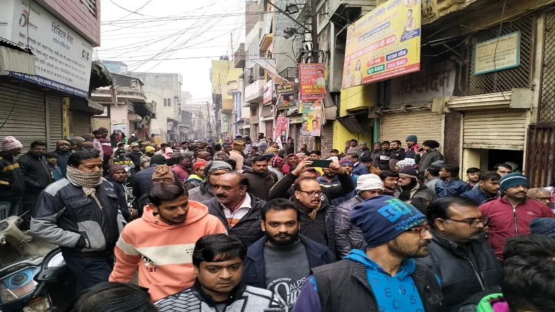 संभल: जानलेवा हमले की रिपोर्ट दर्ज न होने पर भड़के व्यापारी, बंद कराया बाजार