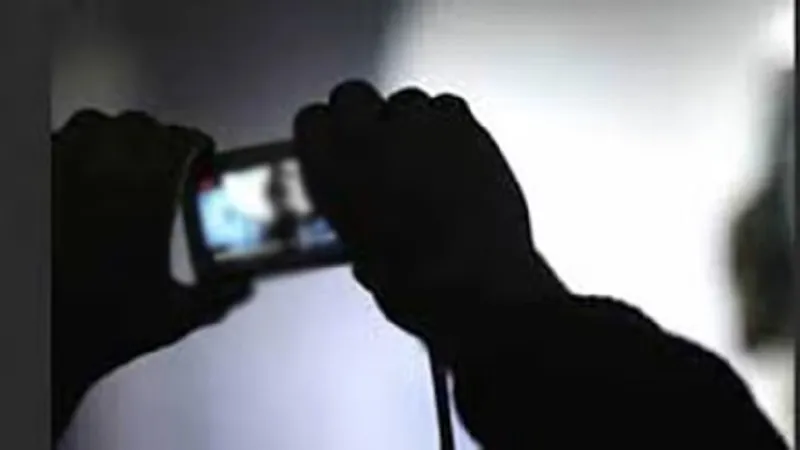 मुरादाबाद : पहले मां को किया ब्लैकमेल, अब बेटी की अश्लील फोटो की वायरल