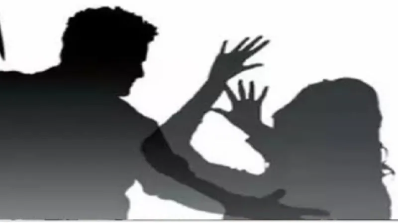 मुरादाबाद : प्रेमी ने ईंट मारकर सरेराह फोड़ा प्रेमिका का सिर