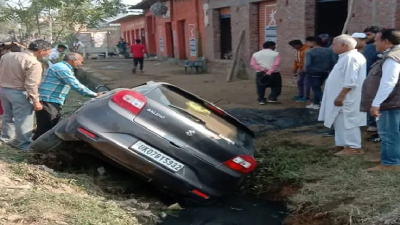 बिजनौर: सम्पर्क मार्ग ने होने से पुल से गिरी कार, पांच लोग घायल
