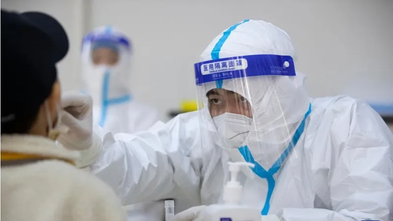 China Corona Test : चीन ने International Travelers के लिए न्यूक्लिक एसिड टेस्ट किया रद