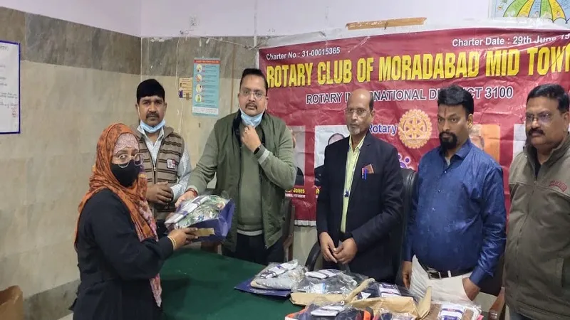 मुरादाबाद : संक्रमण रोकने को बरतें सतर्कता, क्लब के पदाधिकारियों ने क्षयरोगियों को बांटा पौष्टिक आहार 