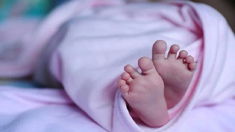 संभल: प्रसव के बाद नवजात की मौत पर हंगामा, स्वास्थ्य कर्मियों पर रुपये का मांगने का आरोप
