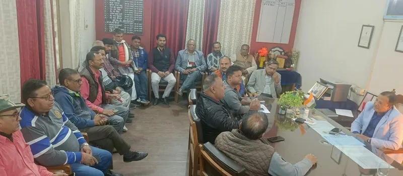 बिजनौर: जीएसटी अधिकारियों की छापेमारी से व्यापारियों में गुस्सा