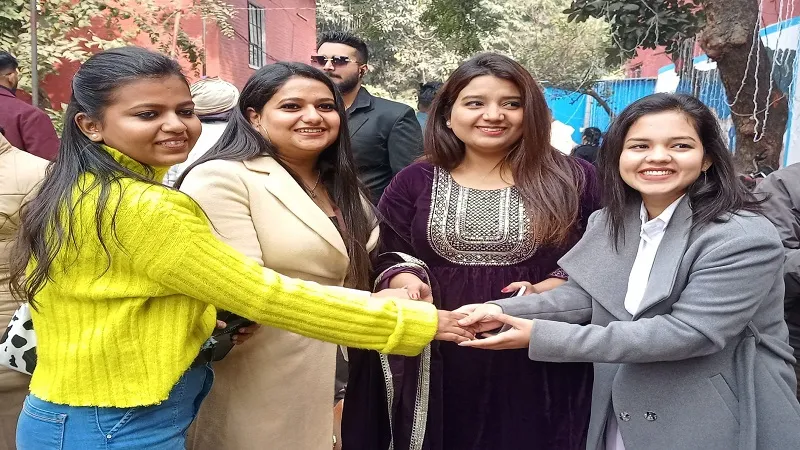 मुरादाबाद: धूमधाम से मनाया गया Christmas Day, प्रार्थना सभाओं के बाद दी बधाई