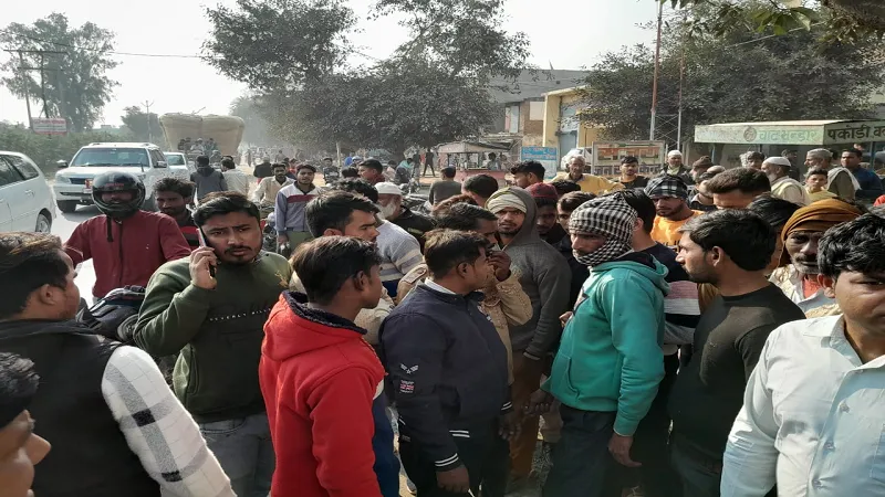 मुरादाबाद: डंपर की टक्कर से बाइक सवार महिला और 11 माह के बच्चे की मौत