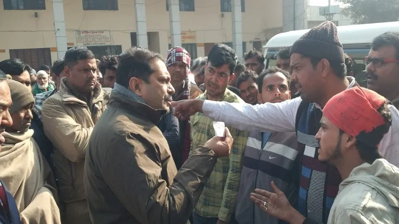 संभल: वाहन चालक से मारपीट पर एआरटीओ कार्यालय में हंगामा