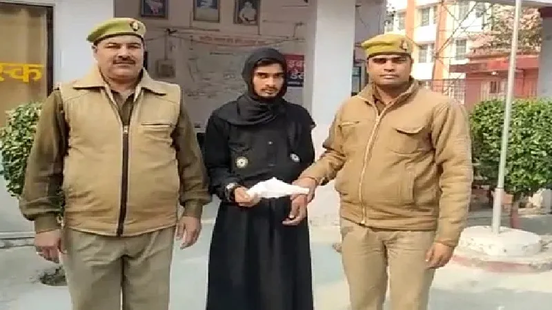 अमरोहा: बुर्के ने किया नुकसान, पकड़ा गया इरफान, तमंचा भी मिला..