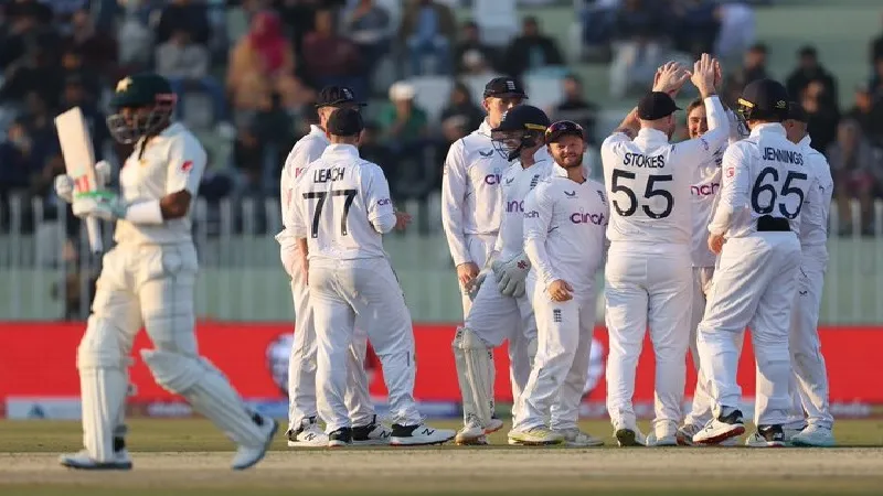 PAK vs ENG 1st Test Day 3 : तीन बल्लेबाजों ने लगाए शतक, फिर भी इंग्लैंड से पीछे पाकिस्तान