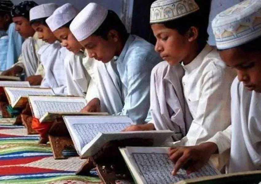 आजमगढ़: एसआईटी जांच में हुआ बड़ा खुलासा, कागज पर हो रहा था 219 मदरसों का संचालन