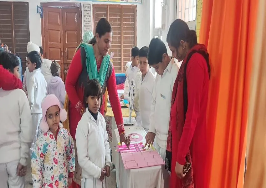 सुल्तानपुर: आराध्या के मैथ फार्मूले की हुई खूब सराहना, बच्चों ने लगाई गणित मॉडल प्रदर्शनी