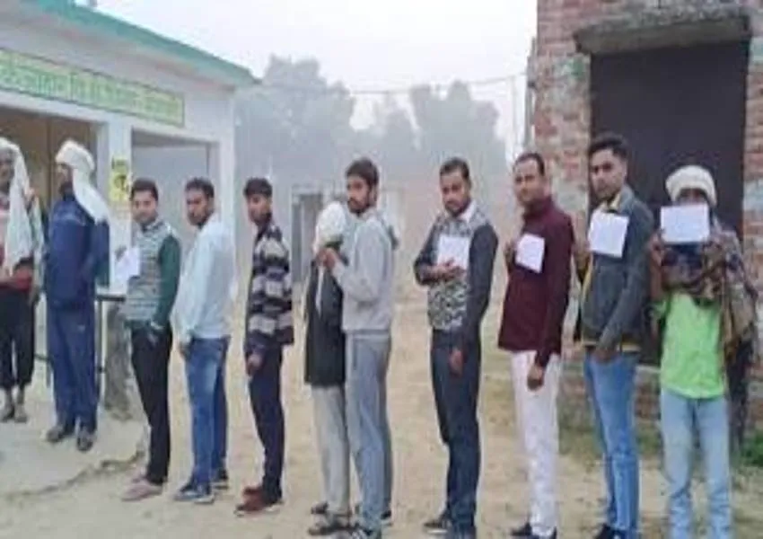 यूपी उपचुनाव: मैनपुरी में शुरुआती दो घंटों में 7.08, खतौली में 6.9 और रामपुर में 3.9 फीसदी मतदान