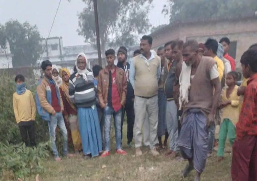 अयोध्या: गले में रस्सी बंधी गांव के बाहर मिला महिला का शव, परिजनों ने जताई हत्या की आशंका