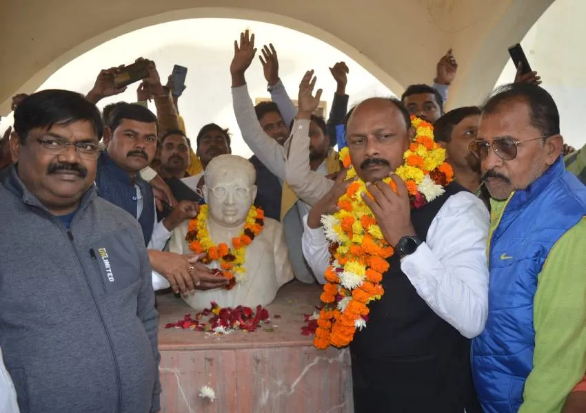 बसपा बहुत बड़ी फौज, इसे खत्म नहीं किया जा सकता : विश्वनाथ पाल