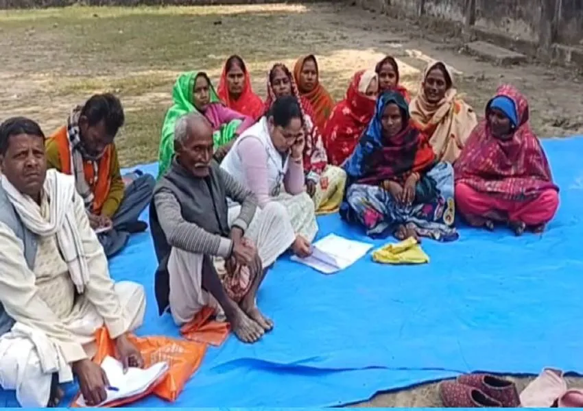  बहराइच: बिना कारण बताए निकाले गए रसोइये पहुंचे कलेक्ट्रेट, दर्ज किया विरोध