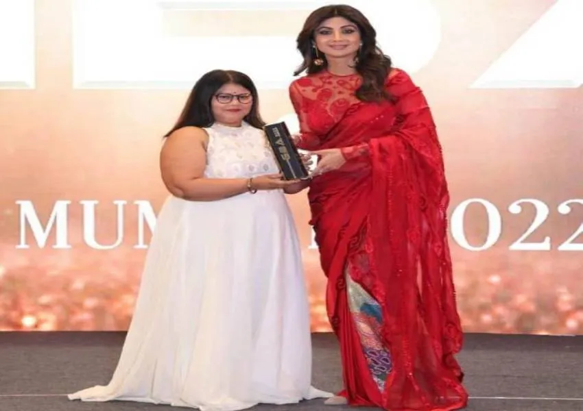 बांदा की बेटी आरती बनीं बेस्ट मेकअप आर्टिस्ट, Shilpa Shetty के हाथों मिला  Award, बुंदेलखंड में खुशी की लहर