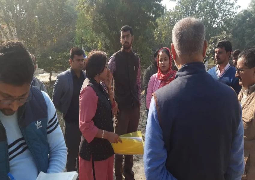 अयोध्या: ग्राम पंचायत धमथुआ व बघौड़ा में विकास कार्यों का सीडीओ ने किया निरीक्षण, कहा- अनियमितता बर्दाश्त नहीं 
