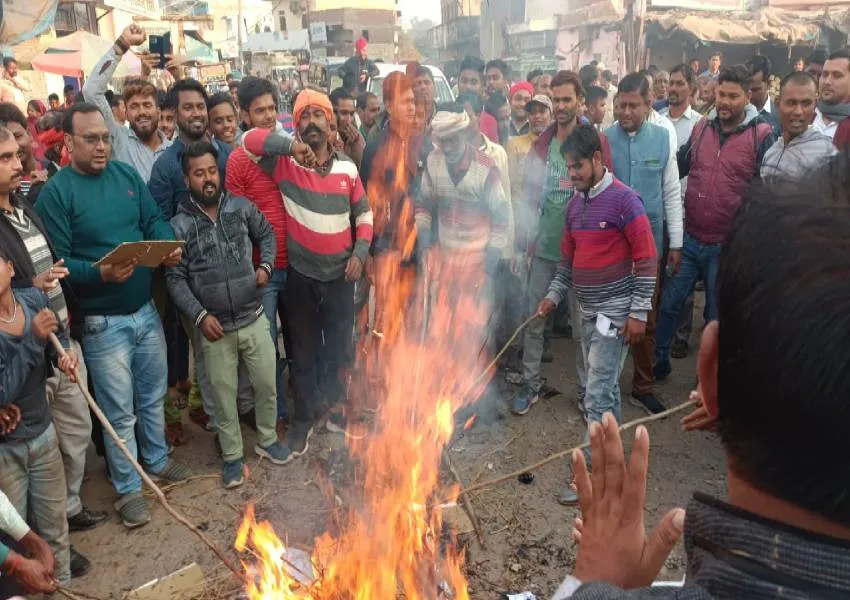 बहराइच: पाकिस्तानी विदेश मंत्री बिलावल भुट्टो के खिलाफ भाजपा कार्यकर्ताओं ने किया प्रदर्शन, जानें वजह