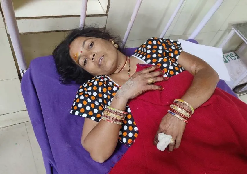  अयोध्या: बारात से लौट रही कार गड्ढे में पलटी, मां-बेटे की मौत, दो घायल