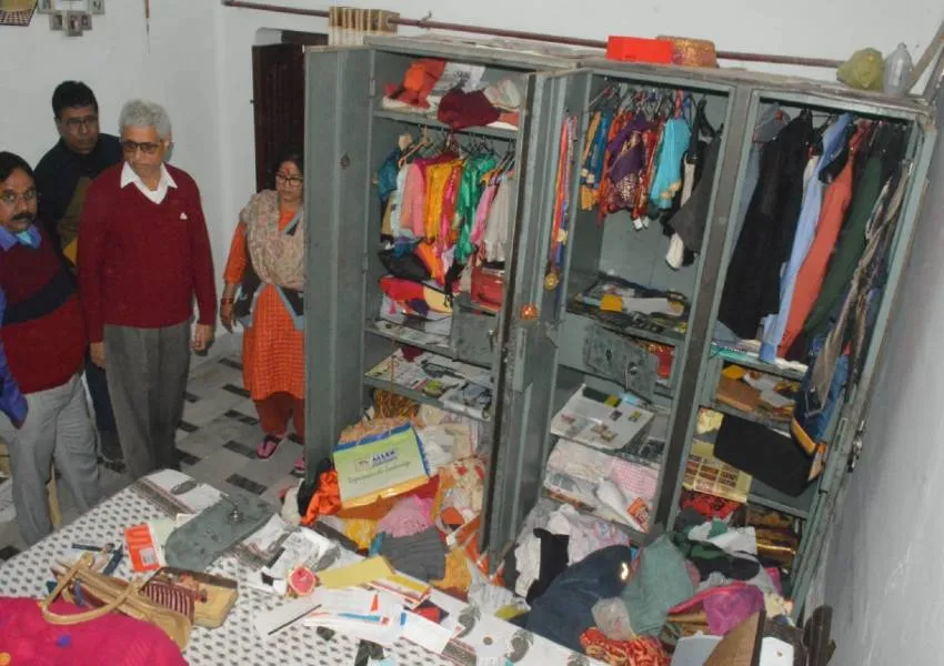 अयोध्या: एक ही रात टूटे दो घरों के ताले, खंगाल ले गए लाखों के जेवर व नकदी, पुलिस ने की छानबीन 