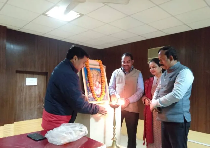 काकोरी बलिदान दिवस: अयोध्या में चित्रकला के माध्यम से शहीदों को अर्पित की श्रद्धांजलि