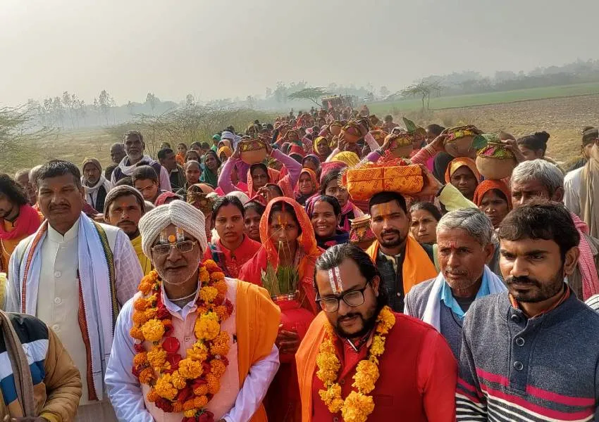 रायबरेली: बाबा घिसियावन दास की पुण्यतिथि पर निकाली गई जल कलश यात्रा, मनाया गया मंडप प्रवेश कार्यक्रम