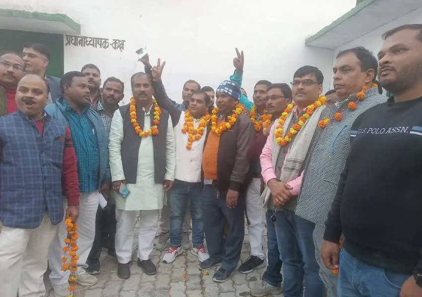 अयोध्या: संतोष अध्यक्ष, रविन्द्र मंत्री व वीरेन्द्र बने कोषाध्यक्ष, प्राथमिक शिक्षक संघ का चुनाव परिणाम  