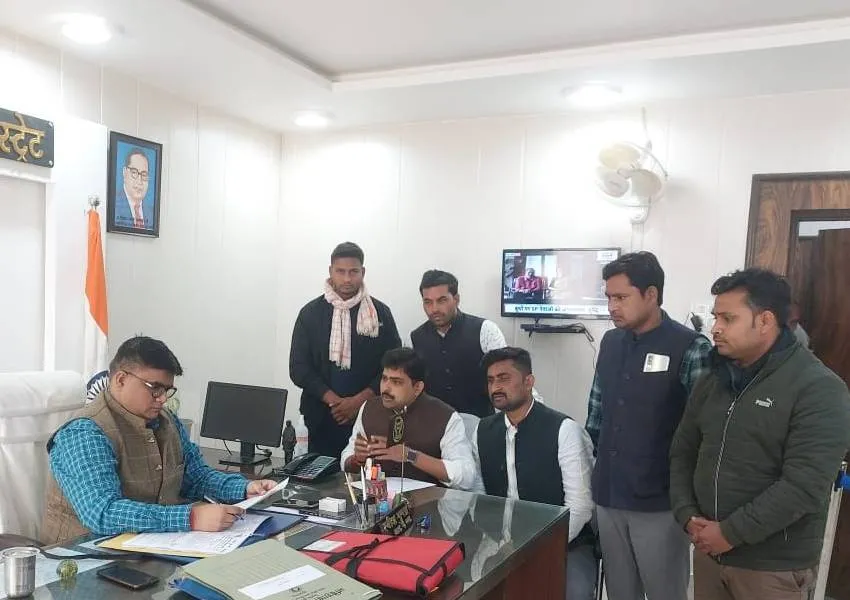 सुल्तानपुर: हरिकेश के परिवार को मिले एक करोड़ रुपए व सरकारी नौकरी, यूथ कांग्रेस ने डीएम को दिया ज्ञापन