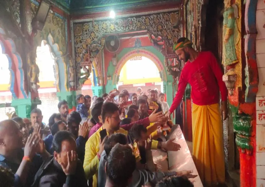 अयोध्या: मठ-मंदिरों में अलर्ट, श्रीराम अस्पताल में ऑक्सीजन प्लांट ठप... संतों ने की यह अपील