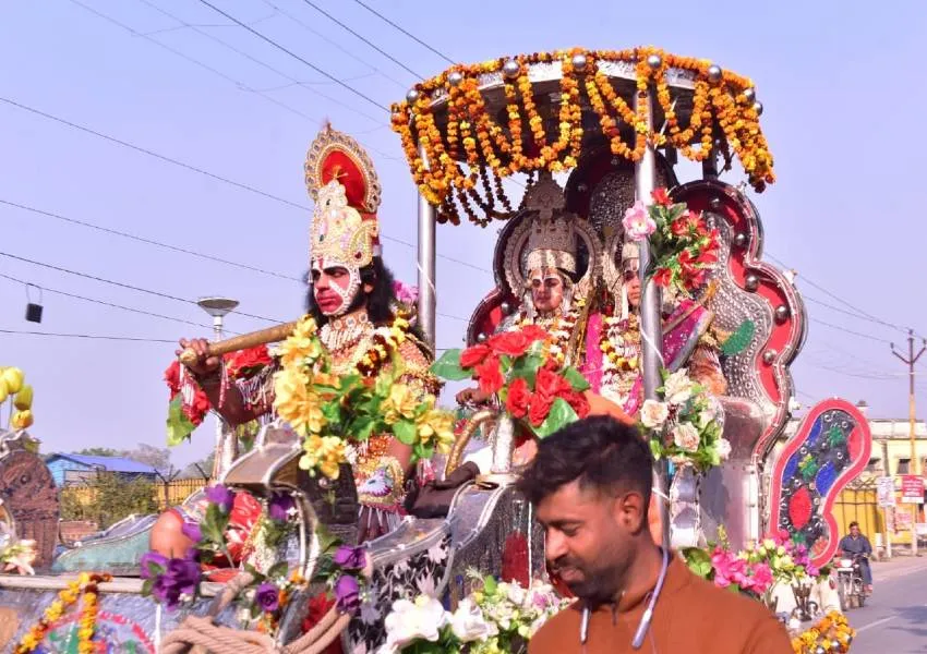 74वां प्राकट्योत्सव: धूमधाम से निकली विराजमान रामलला की शोभायात्रा, यात्रा में संत-महंत हुए शामिल