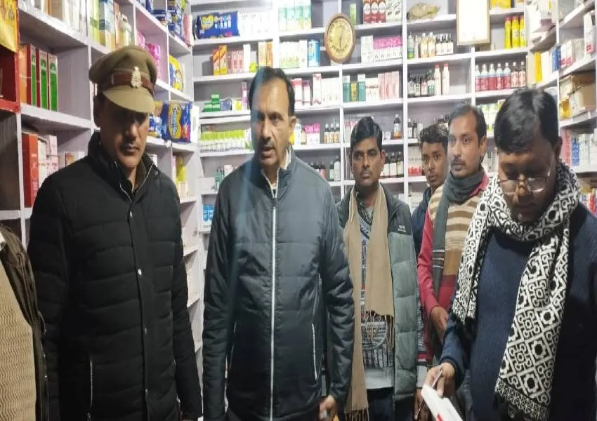 बहराइच: मेडिकल स्टोरों पर छापा, जांच को भेजे गए दवा के चार नमूने... 