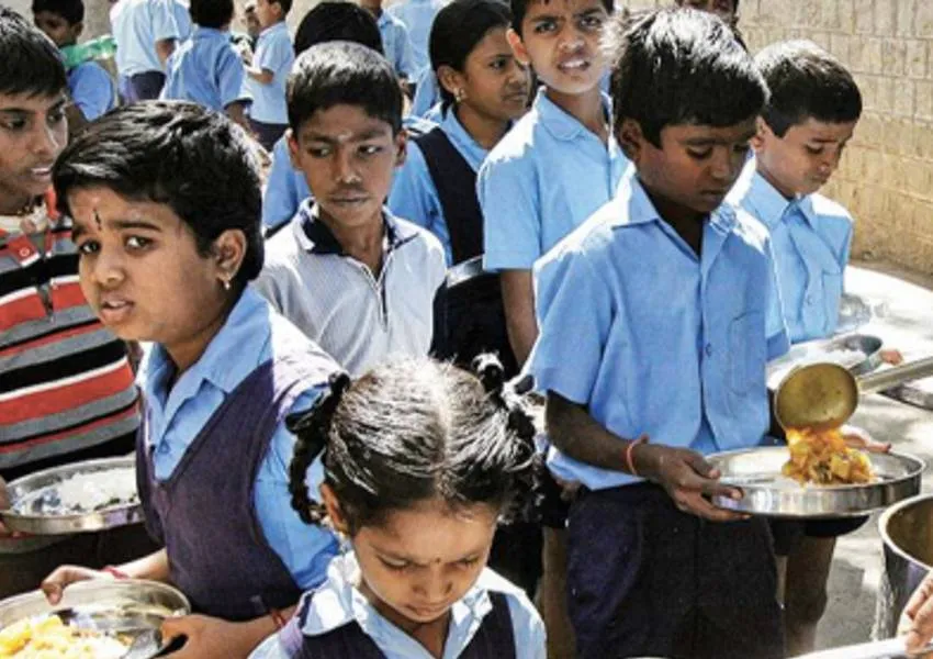 अयोध्या: प्रधान ने कहा- बंद कर देंगे मिड डे मील, जानें क्या है मामला 