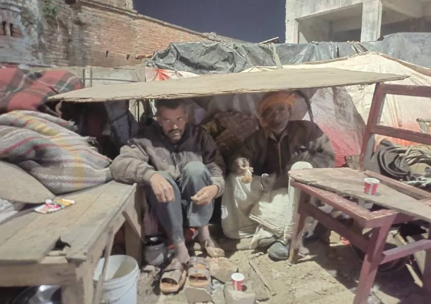 अयोध्या: रामपथ चौड़ीकरण में टूट रहे आशियाने, इधर-उधर रहने को मजबूर हैं प्रभावित लोग 