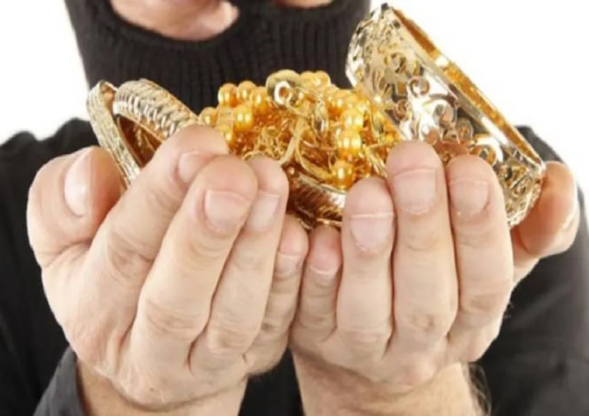 लखनऊ: बंद मकान का ताला तोड़कर चोरों ने उड़ाया लाखों का जेवर