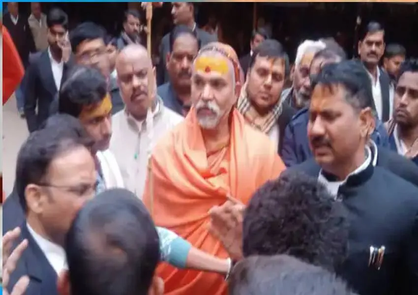 वाराणसी: स्वामी अविमुक्तेश्वरानंद ने कोर्ट में किया सरेंडर, जमानत अर्जी पर कल होगी सुनवाई