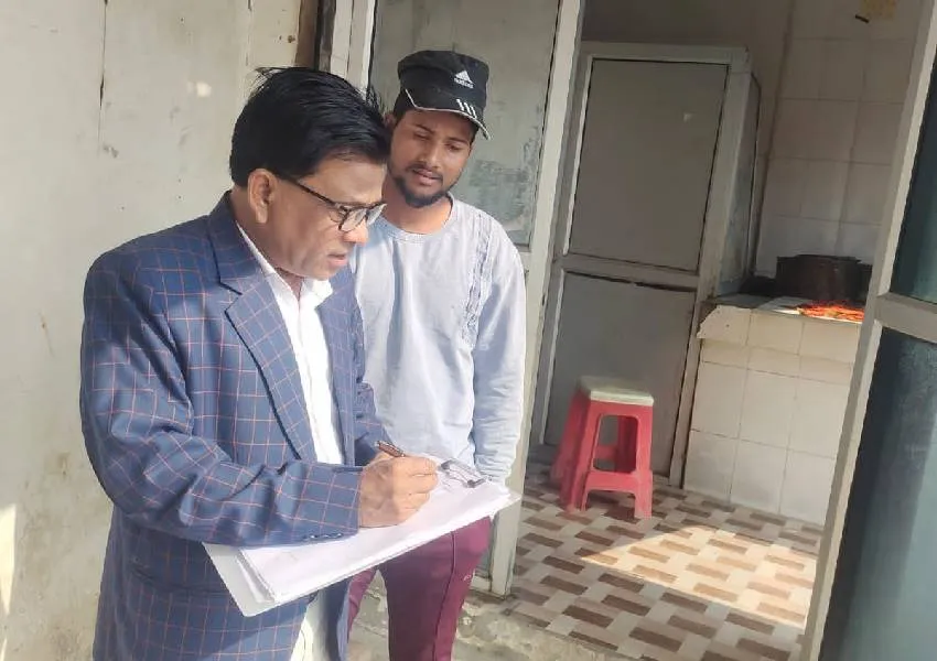 हरदोई: डीएम के निर्देश पर मांस कारोबारियों के यहां की गई छापेमारी