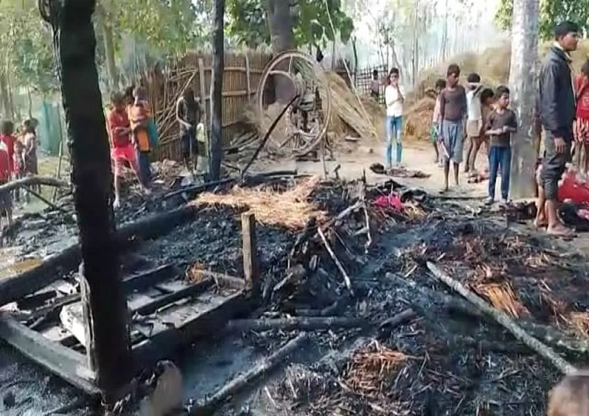 बहराइच: घर में आग लगने के चलते गैंस सिलेंडर में हुआ विस्फोट, मची अफरा तफरी ...तीन झुलसे