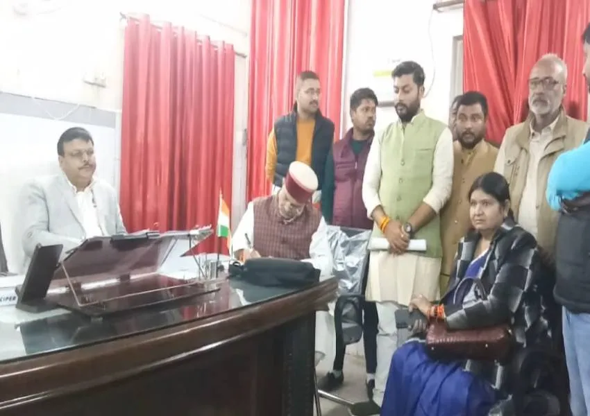 बहराइच: ब्लॉक प्रमुख को मेडिकल कॉलेज में नहीं लगा इंजेक्शन, डीएम और विधायक पहुंचे तो ड्यूटी स्टॉफ हुआ फरार
