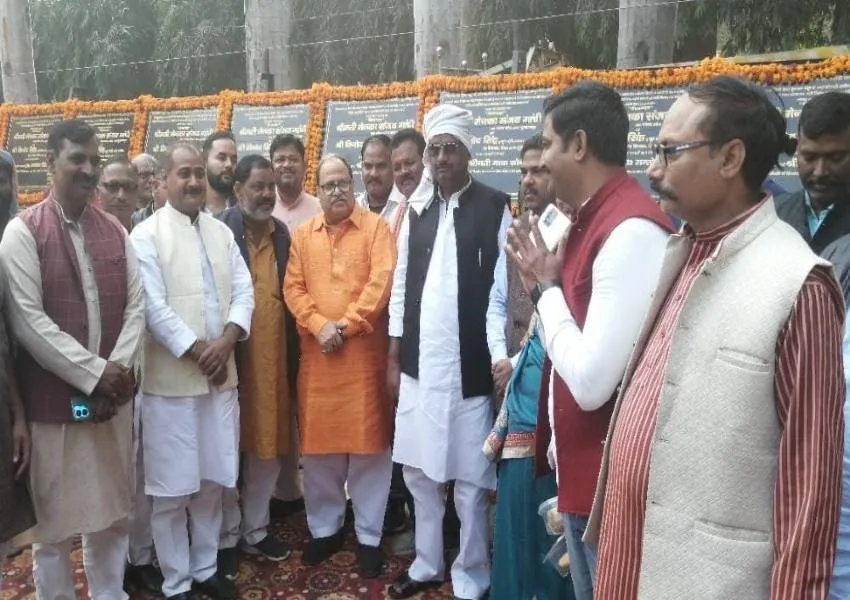 सुल्तानपुर: साढ़े चार करोड़ से चमकेंगी शहर की 25 सड़कें, विधायक ने अवस्थापना निधि से दी सौगात 