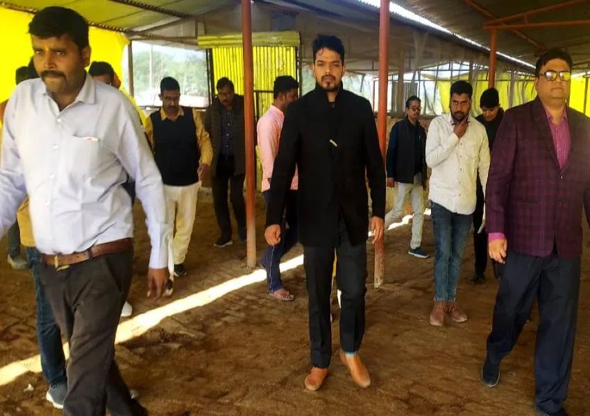 जानवरों को ठंड से बचाने का करें पर्याप्त उपायः डीएम 