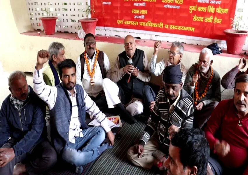 लखनऊ: विभागीय समस्याओं को लेकर जल संस्थान कर्मचारियों ने किया कार्य बहिष्कार, SIT जांच की उठाई मांग